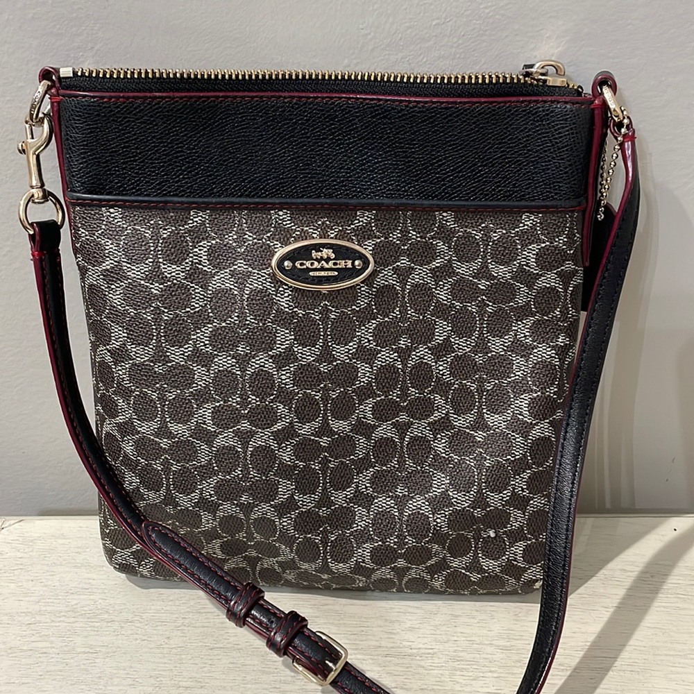 Coach crossbody purse EUC